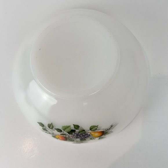 Arcopal Fruits de France Medium Scalloped milk glass serving bowl, Vintage, 70s - Picture 8 of 9